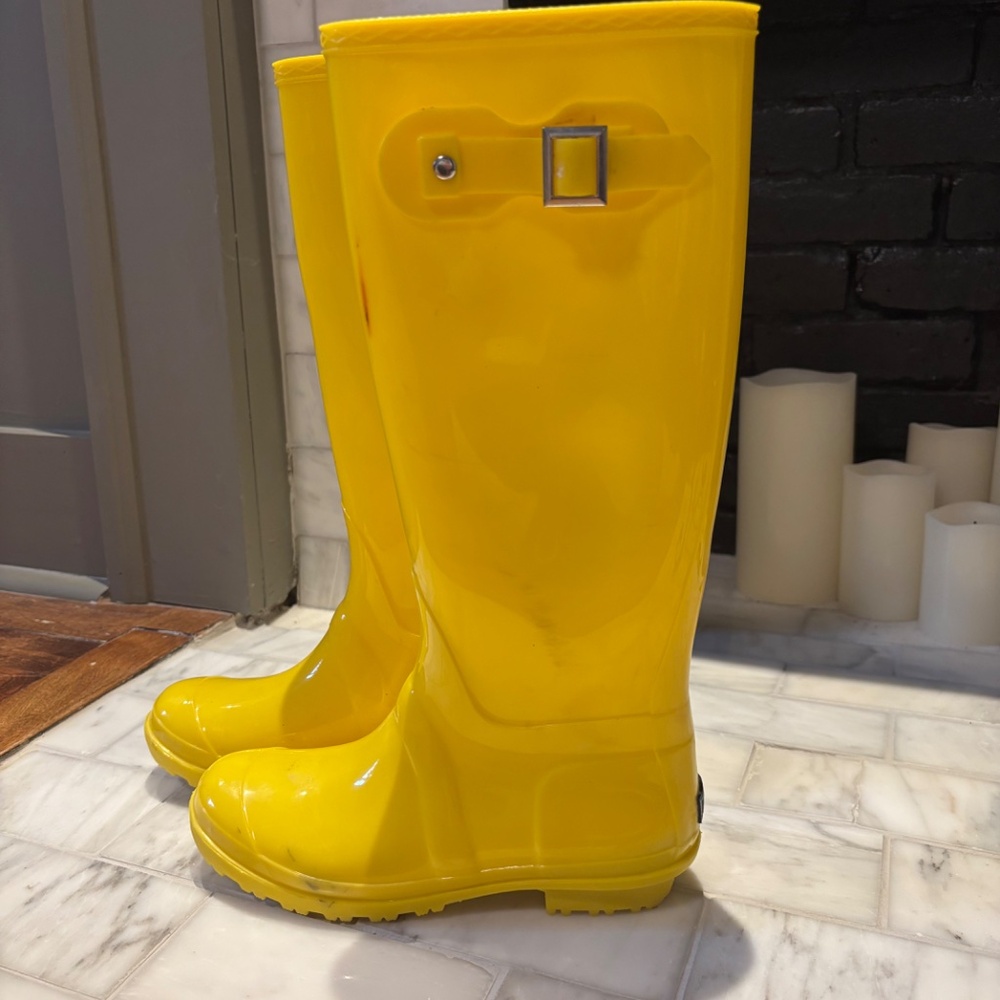Women's Yellow Rain Boots - Slim Winter & Rain Boot - Picture 4 of 7